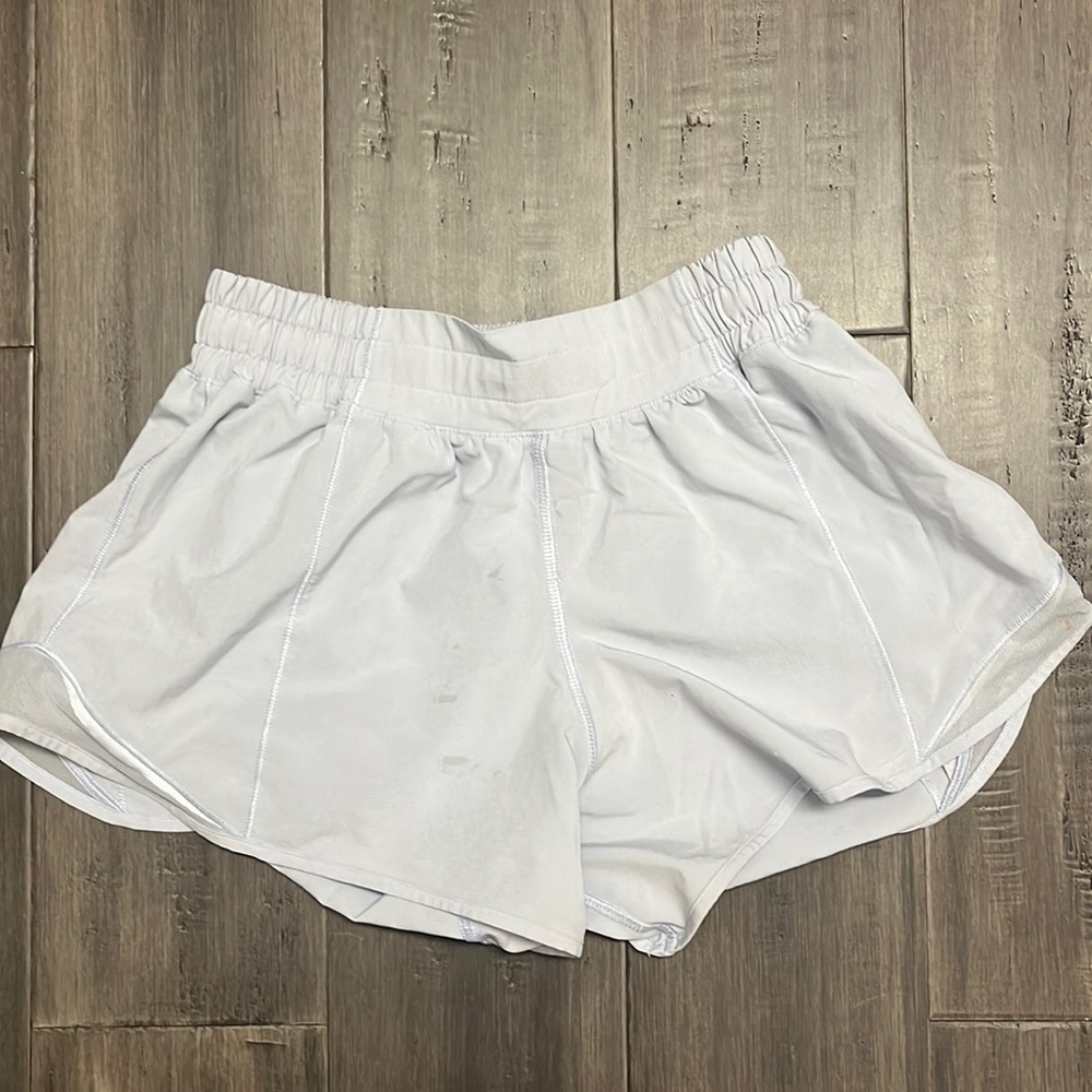 Lululemon hotty hot 2.5 inch shorts size 4